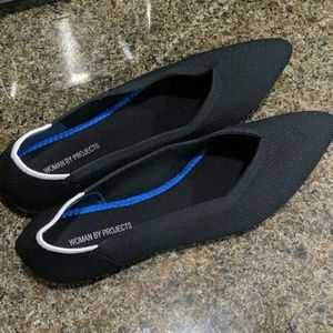 Black flats resemble rothys